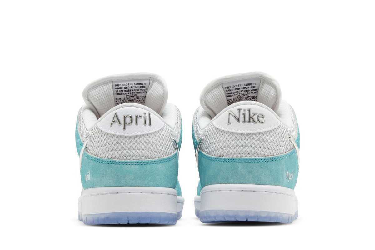 April Nike スニーカー ミントグリーン April Nike スニーカー ミントグリーン