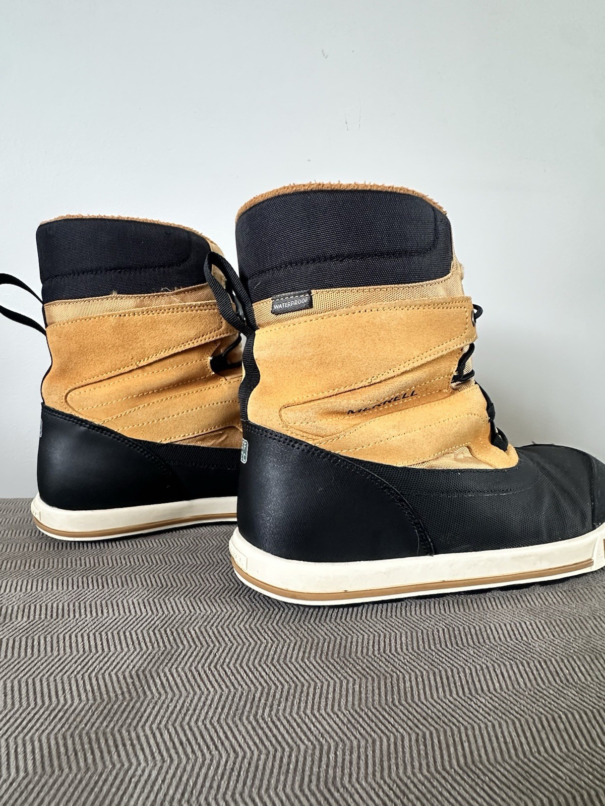 Stivali da neve Merrell impermeabili neri abbronzati isolati taglia 6 uomo circa donna 8