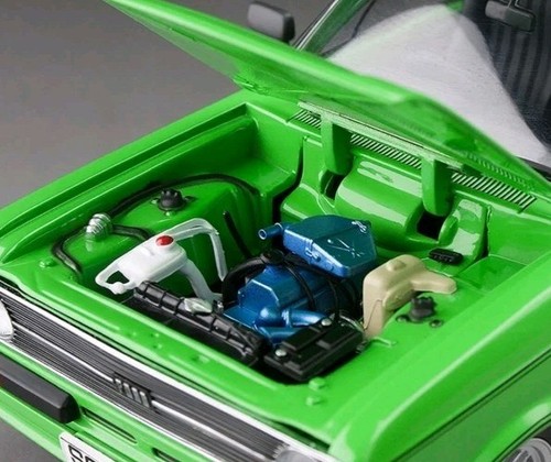 Sunstar 1:18 Scale Ford Escort MKII RS Mexico Signal Green (RHD) 1976 - Picture 4 of 7
