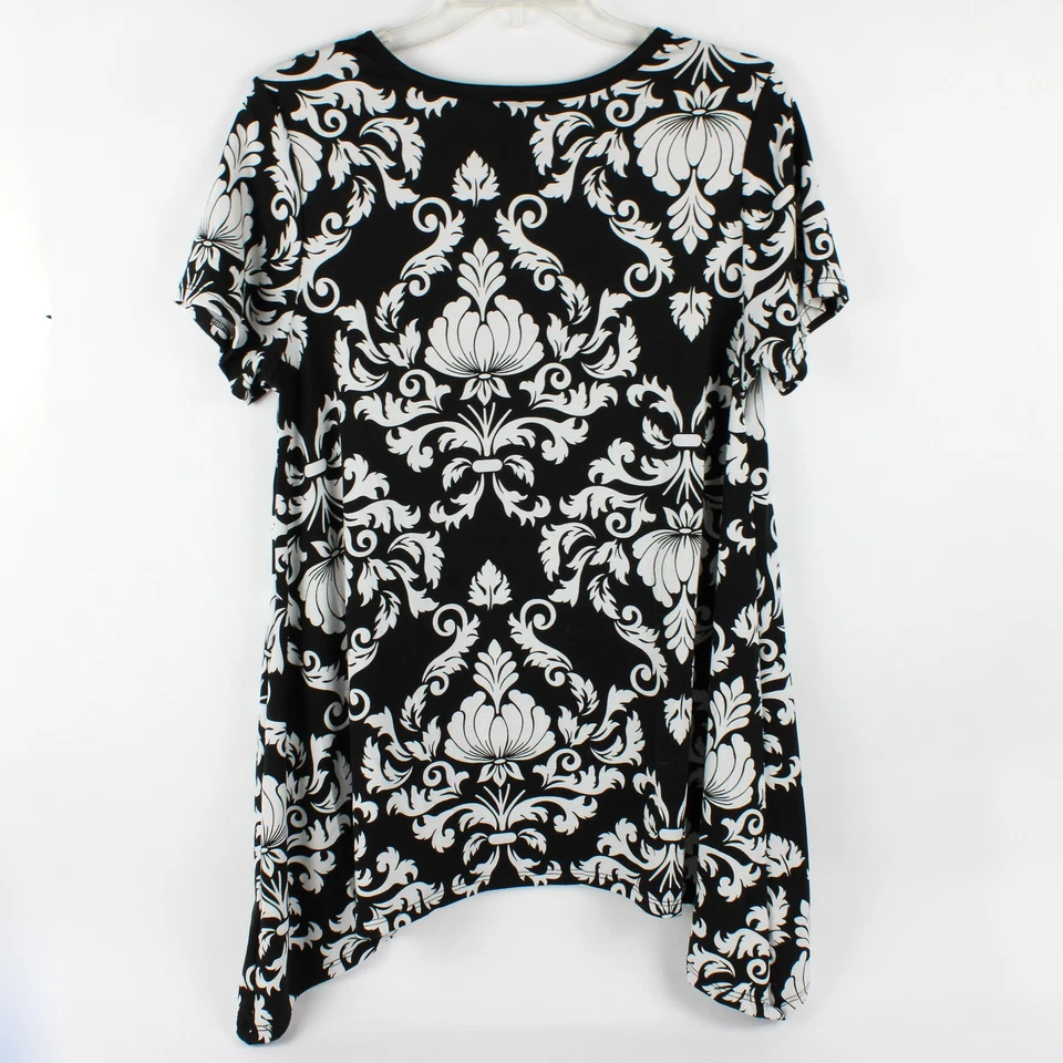 LuLaRoe Black and White Floral Short-Sleeve T-Shirt Women's Small - Image 2 of 4