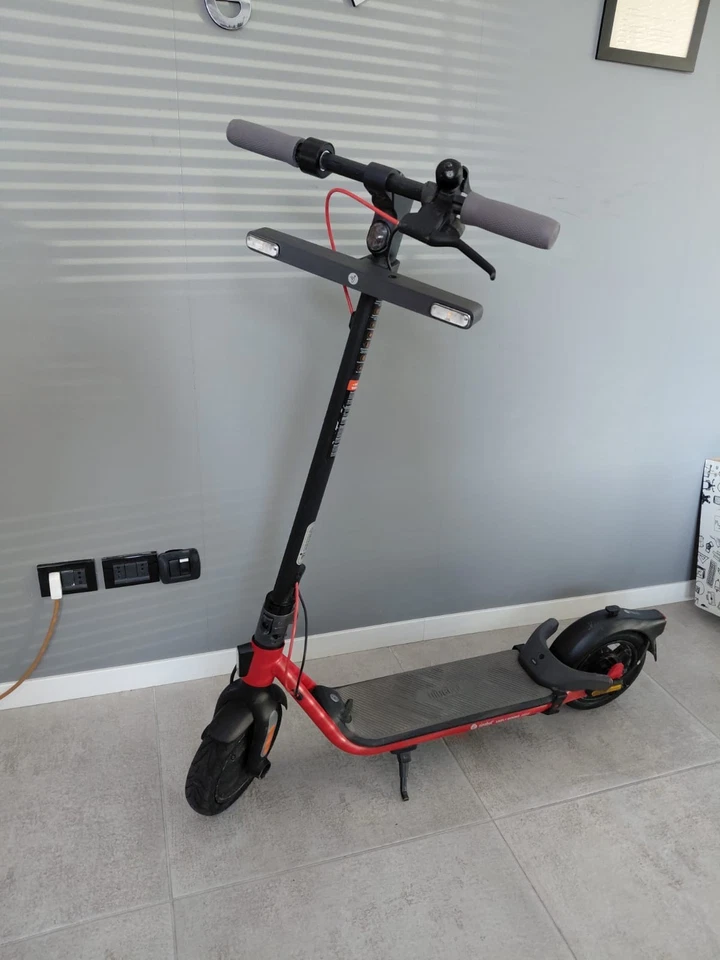 NINEBOT SEGWAY Monopattino Elettrico pieghevole nero rosso usato pochissimo! - Immagine 4 di 4