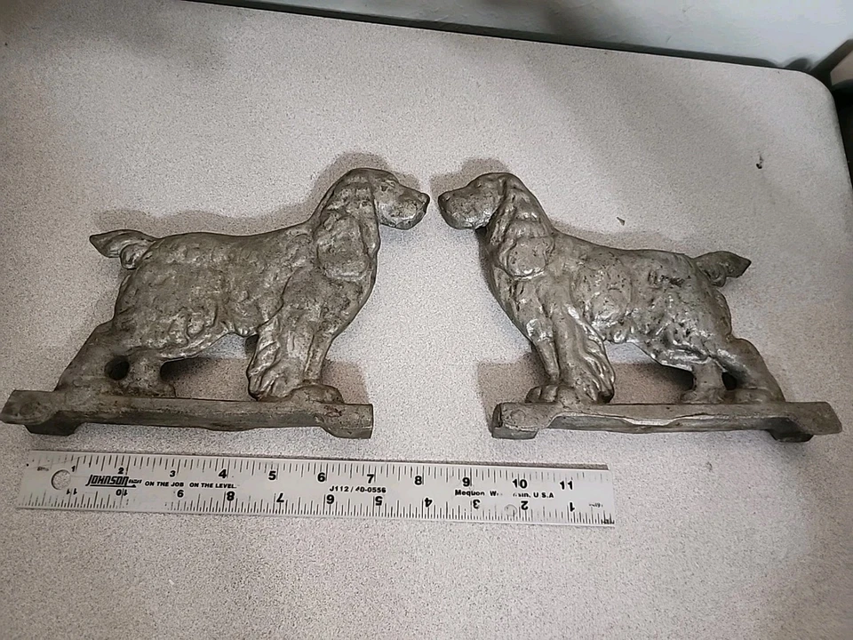 Juego de dos remates de valla de puerta de perro Spaniel de aluminio fundido pesado vintage Foto 2 de 4