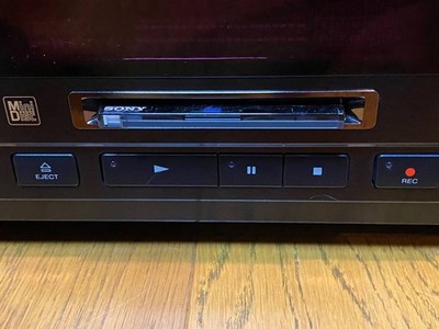 SONY MDS-JA3ES MiniDisc Deck Player – FOR PARTS / REPAIR – Powers