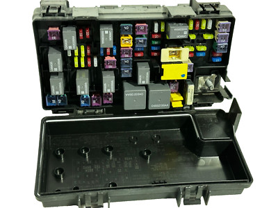 2015 - 2020 Caravan Town & Country Fuse Box Relay Control Module 68239606AA  OEM
