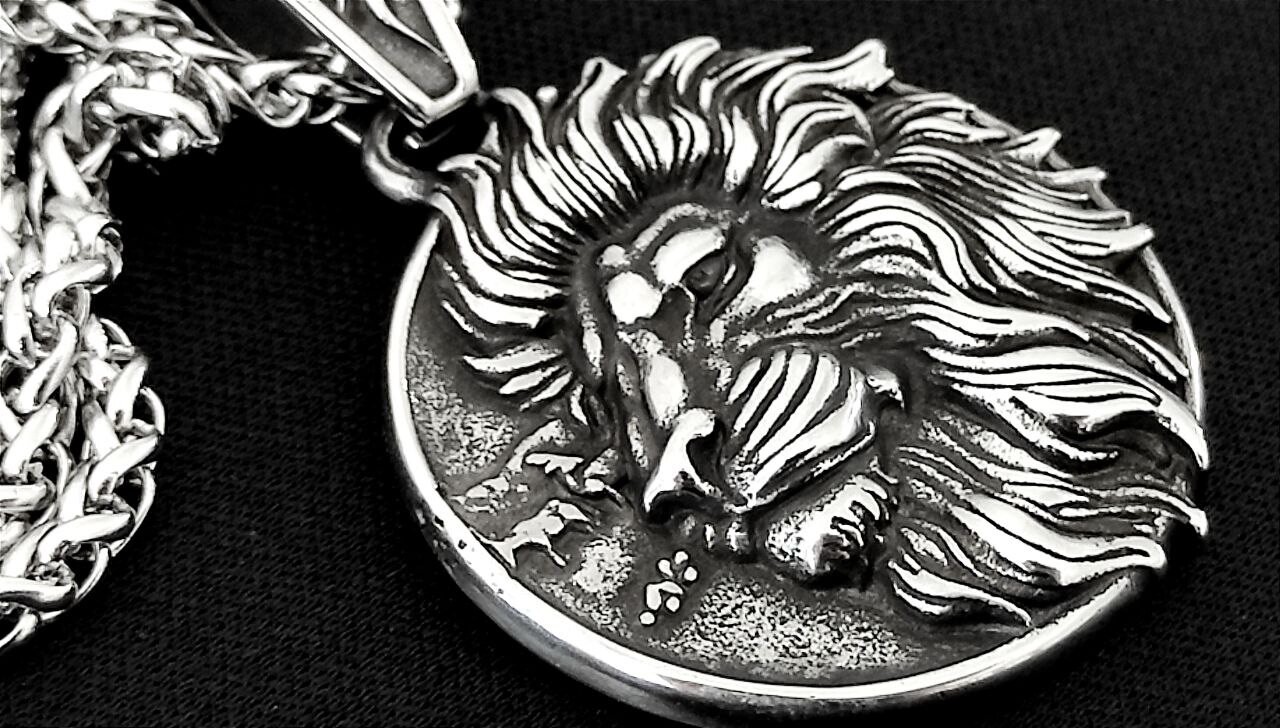 JewelryWe Halskette Für Herren – Edelstahl Krone/Löwe Anhänger, 56 Cm | Gotik-Stil, Silber/gold, Inklusive Gravur-Service