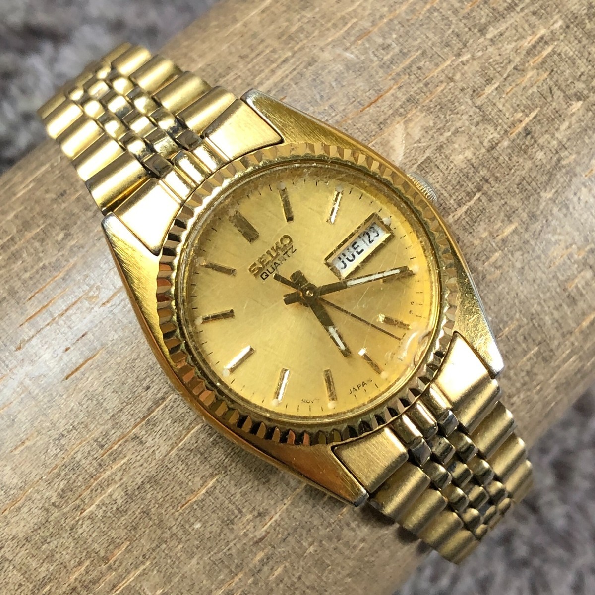 VTG Seiko Women 7N83-0041 Dress Day Date Gold Tone Quartz 24mm