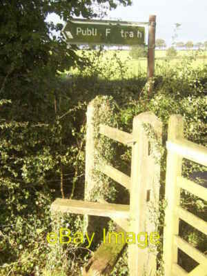 Foto 6x4 Stile in der Nähe von Highway Farm Weißdornen mehr kultig und das würde c2005