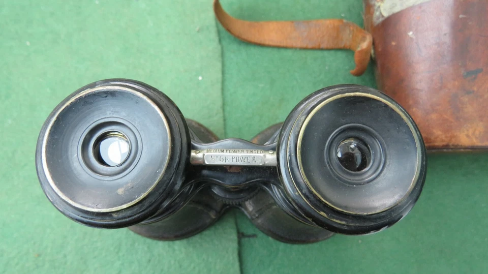 PAIR OF DOLLOND OF LONDON TRI STRENGTH OPTICS BINOCULARS IN CARRYING CASE - Image 3 of 4