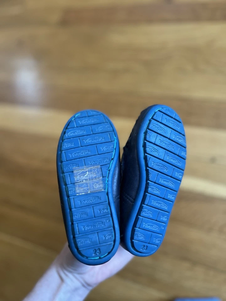 NUEVO Venettini Niños Bebés Niños Zapatos de Cuero Sin Cordones Mocasín 23 EE. UU. 7 Mocasines Foto 3 de 4