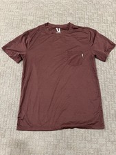 Vuori Tradewind Performance Short Sleeve Pocket Tee Mens Large Burgundy