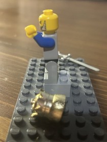 Lego Castle Knights Kingdom I  King Leo Minifigure 6026 6098 6091 6095