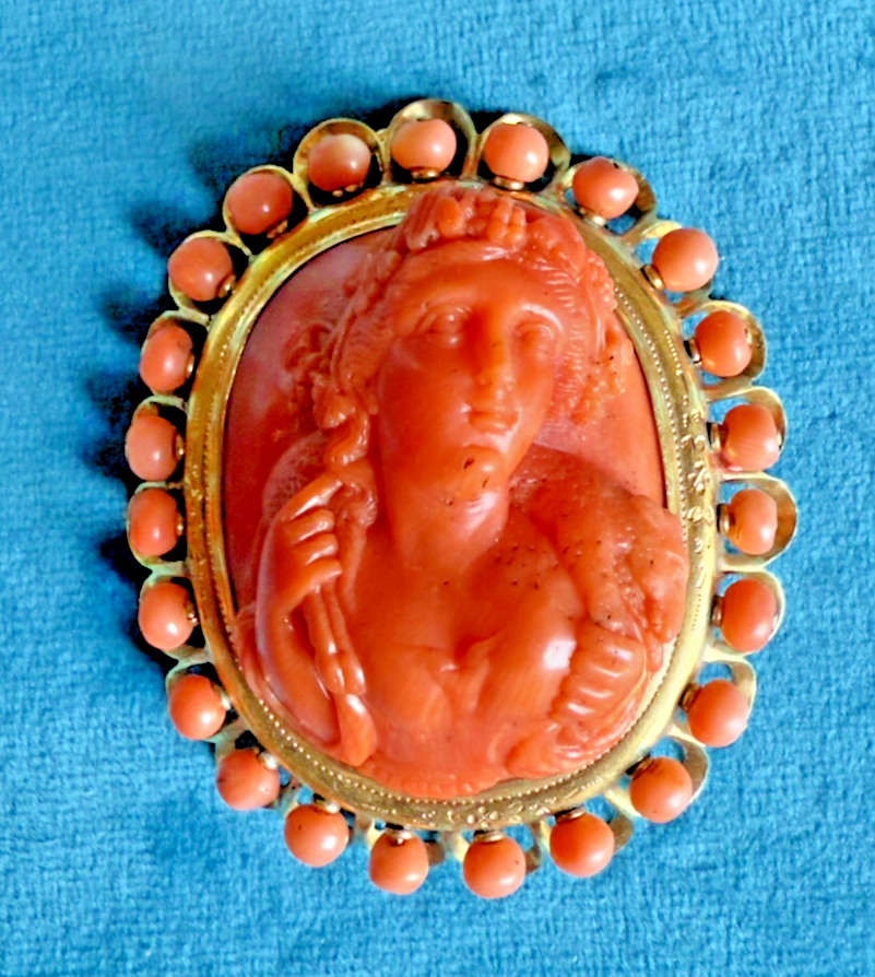 Victorian Italian Large Coral Cameo Pendant in 18K Gold, Sicily/Naples c.1850