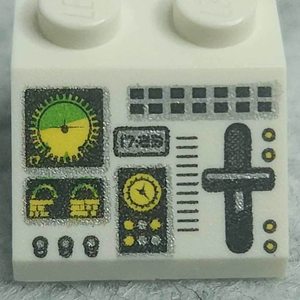 LEGO Slope 45 2x2 with Aircraft Green and Yellow Controls 3039pb045 White Used - Image 3 of 4