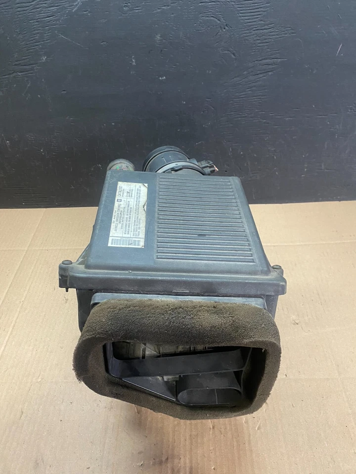 2008 Chevrolet Avalanche 1500 Air Cleaner 5.3L OEM 15908905 E3781 - Image 3 of 4