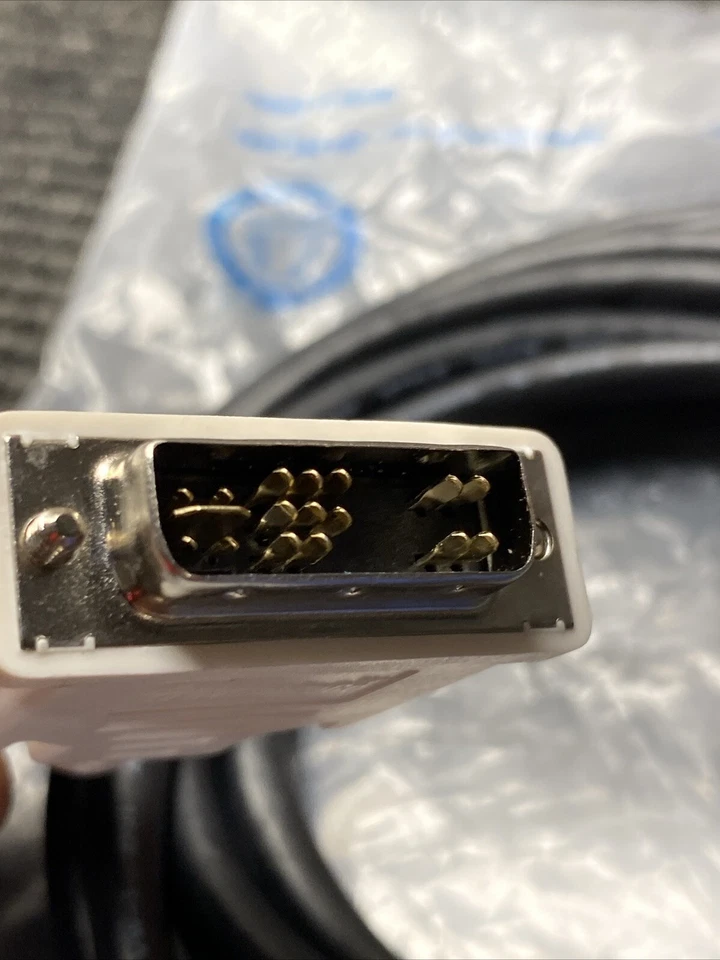 DVI Male to HD15 VGA Male Video Cable (6.5ft) - DVI-A Male - HD - Image 4 of 4