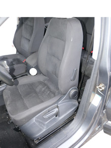 VW Tiguan 5N Sitz vorne links Fahrersitz Sitzheizung Alcantara Stoff schwarz