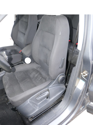 VW Tiguan 5N Sitz vorne links Fahrersitz Sitzheizung Alcantara Stoff schwarz