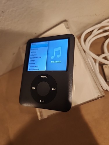 Apple iPod Nano 3rd Generation Fat Nano 8GB - Graphite Black - Works *Read* - Picture 6 of 8