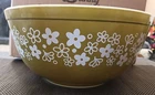 Vintage Pyrex 403 Green Spring Blossom Crazy Daisy 2 1/2 Quart Mixing Bowl