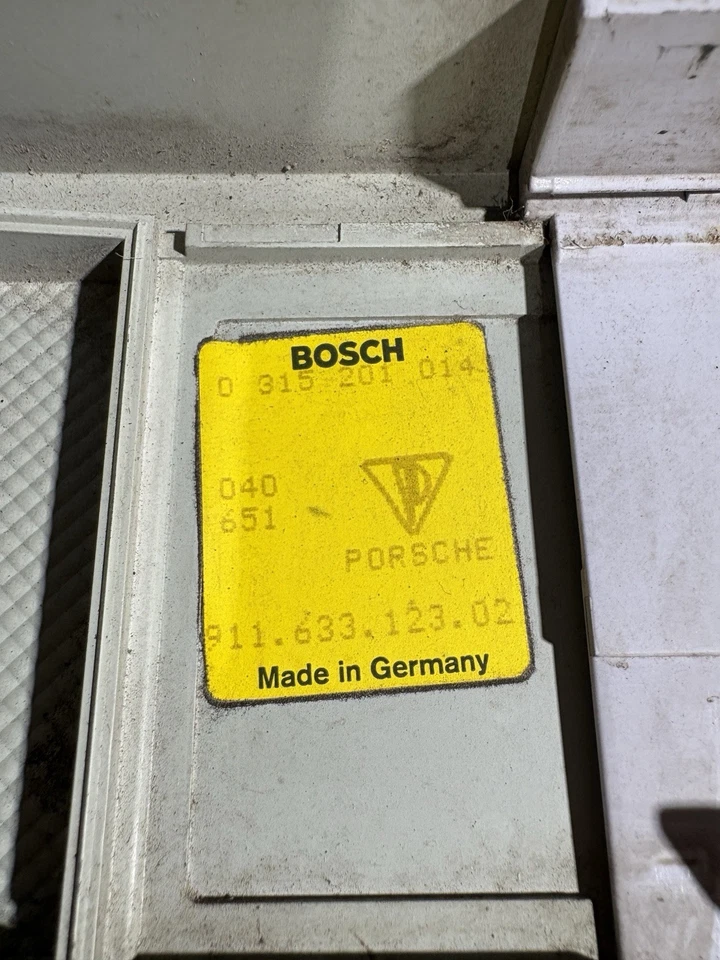 Porsche 911 (74-86)  Center Rear Reflector Lens 91163312302 - Image 4 of 4