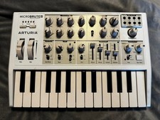 Arturia MicroBrute SE Limited White Edition 25-Key Analog Mono Synthesizer Bag