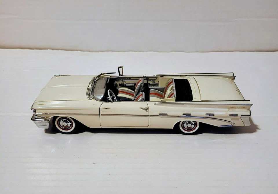 Danbury Mint 1959 Pontiac Bonneville Convertible 1:18 Diecast Model Car *As Is - Image 4 of 4