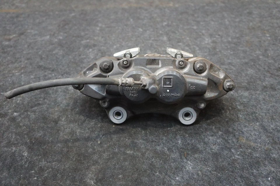 Pinza de freno delantera derecha pasajero sin pintar 34116868232 OEM BMW i8 2014-19 Foto 4 de 4