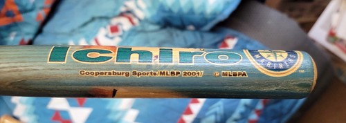 Seattle Mariners’ Icharo commemorative 18 inch small wood bat. - Picture 2 of 15