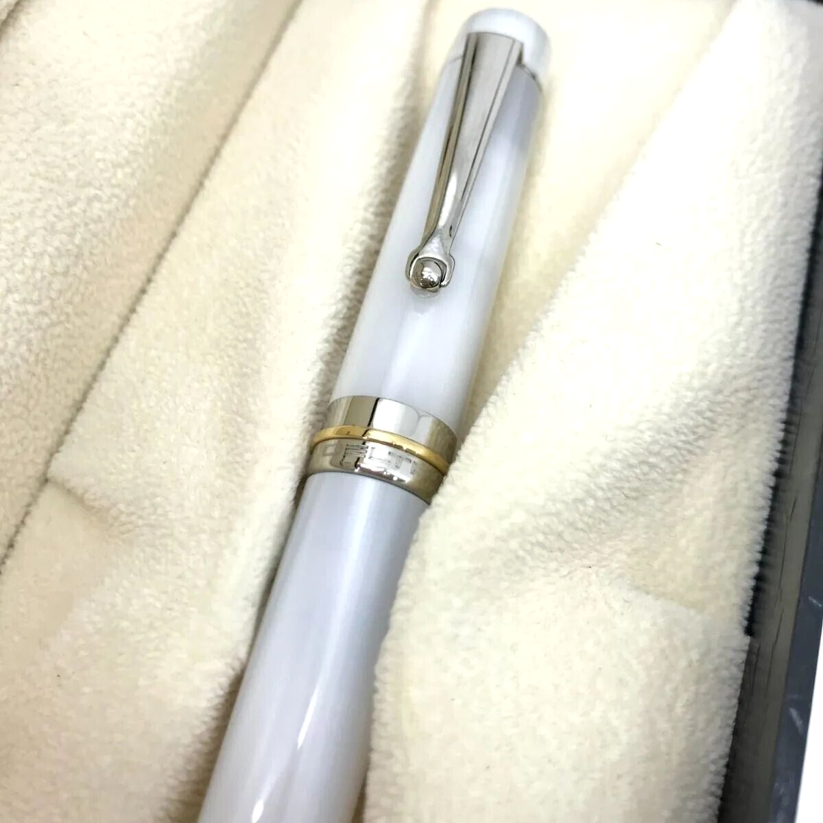 DELTA Vintage-Collection White marble/Silver Twisted Ballpoint Pen