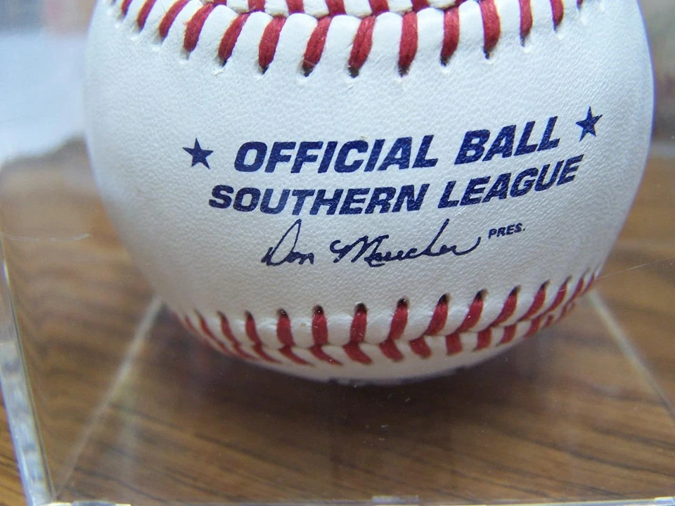 Frank Howard Hand Signed Autographed Baseball 1960 N.L. R.O.Y. Rawlings - Изображение 3 из 4