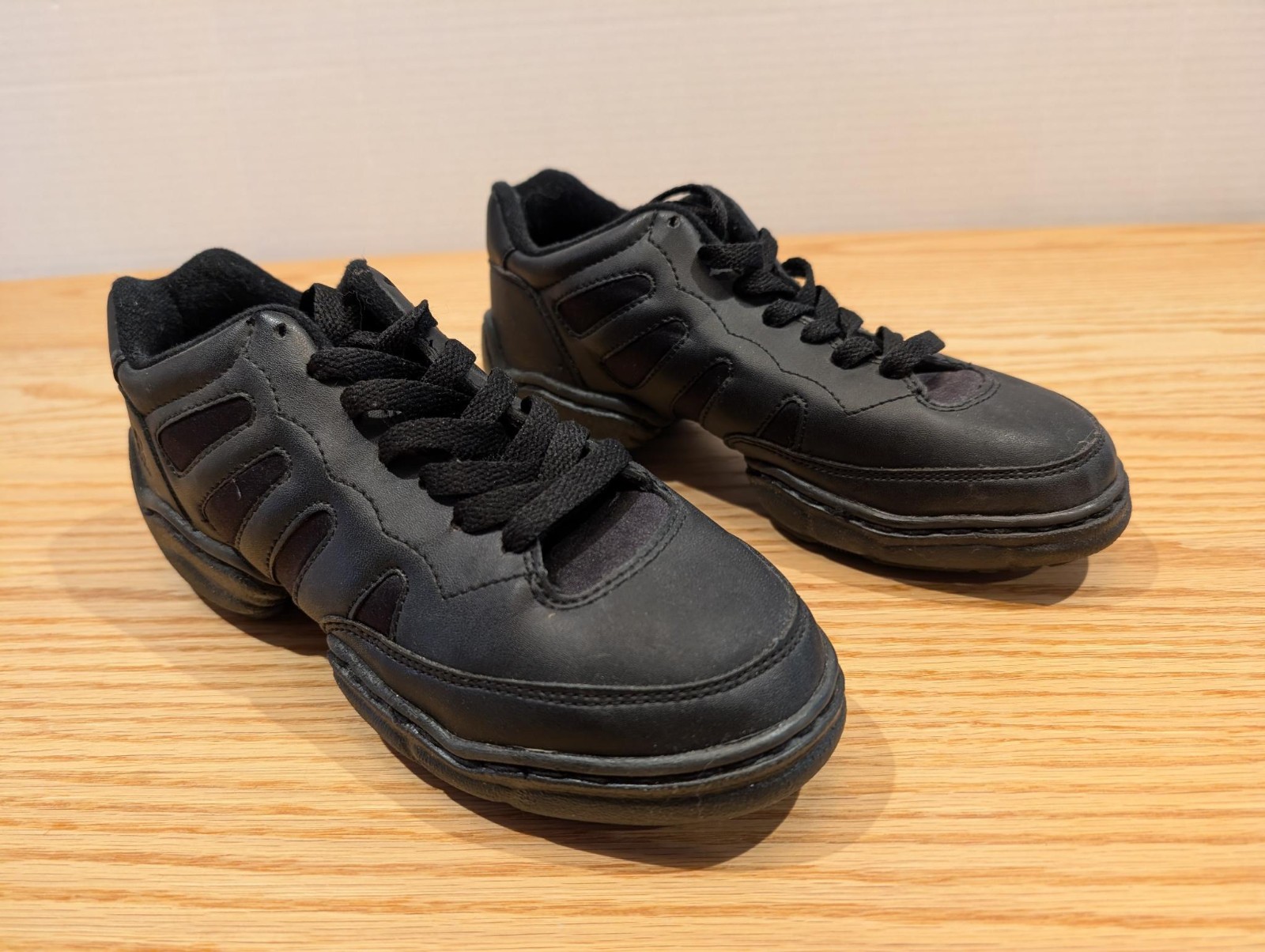 Bloch S0503L Women&rsquo;s Size 7.5 Low Top Dance Sneaker