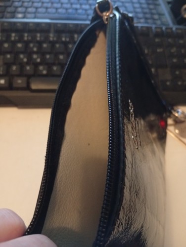 GUESS EST, 1981 Zubehör / Kosmetiktasche mit Karabin Guess Logo Riemen - Bild 6 von 6