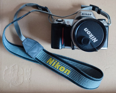 Nikon F65 mit zwei Objektiven und weiteres Zubehör, gebraucht