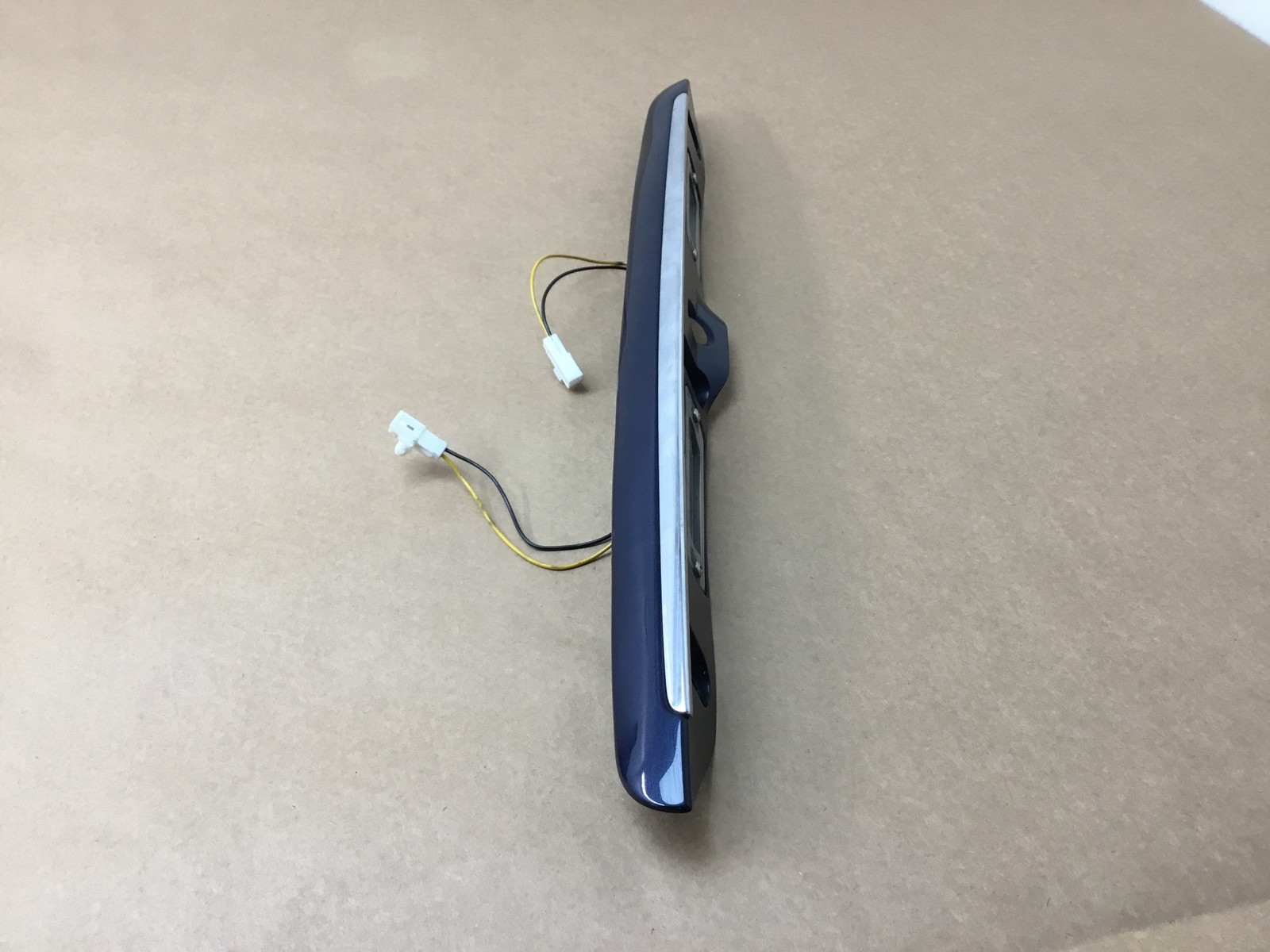 Maserati Coupe GT 2003 Rear Trunk Molding Panel License Light Lamp 02-06 ;:Y