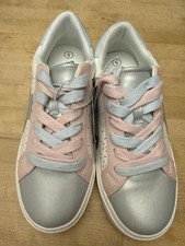 NWT-Kaitlyn Court Sneakers from Art Class- Big Girls Size 5 With 2 Diff. Laces