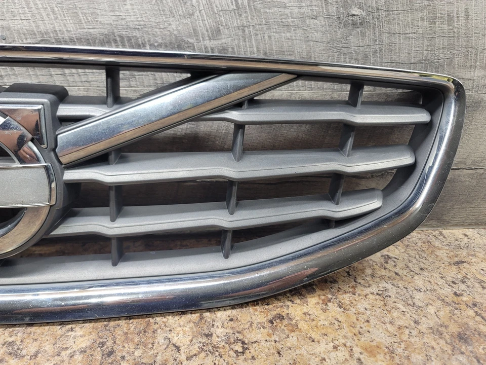Rejilla cromada radiador superior delantero Volvo S60 2011 2012 2013 30795039 OEM 11-13.  Foto 3 de 4
