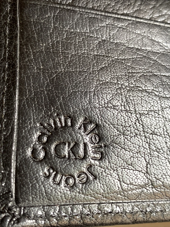 Cartera clásica de cuero negra Calvin Klein Jeans 10x9 cm Foto 4 de 4