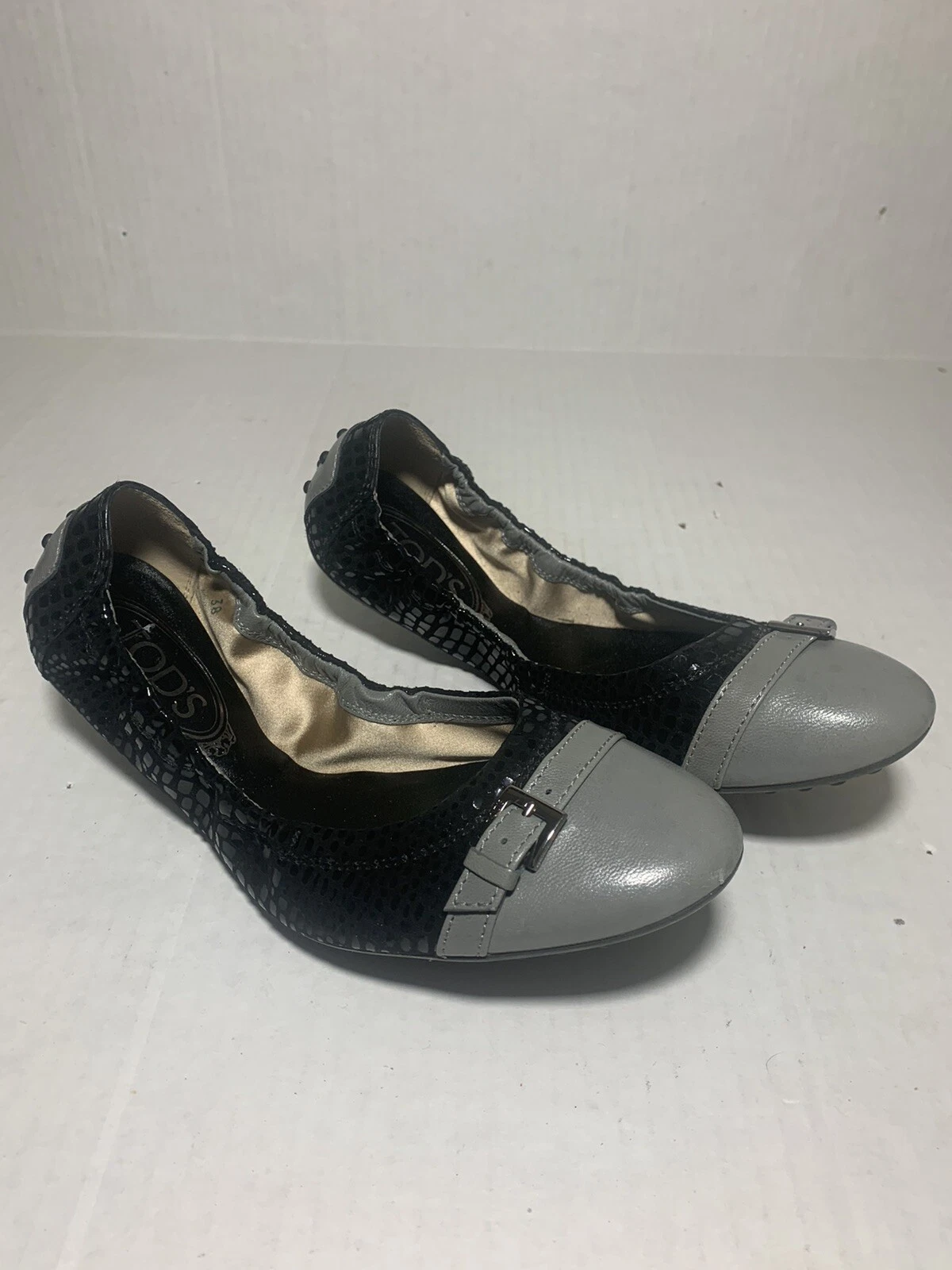 Ballerine ballerine TOD’S da donna nere in pelle con fibbia e punta taglia 38 US 7 5 usate in ottime condizioni
