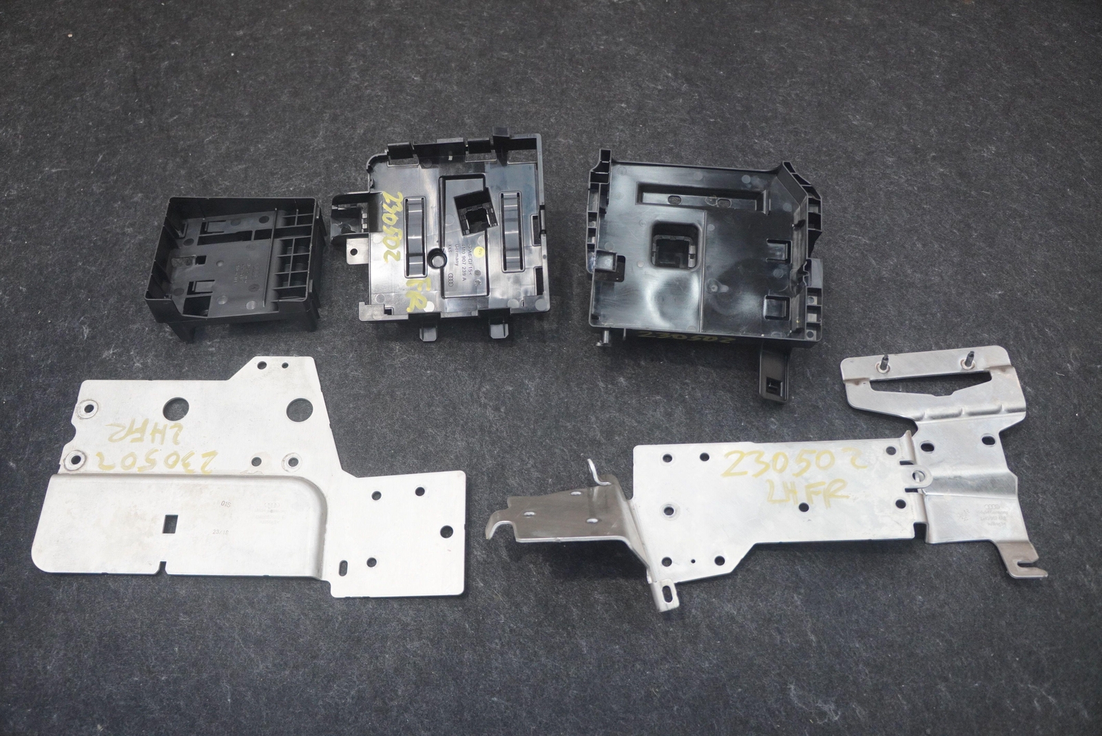 Set Front Bracket Mount Support Carrier 4M0907682B OEM Lamborghini Urus 2019