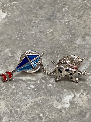 DISNEY STORE UK 101 DALMATIANS PUPPY PIN BADGE RUNNING WITH KITE