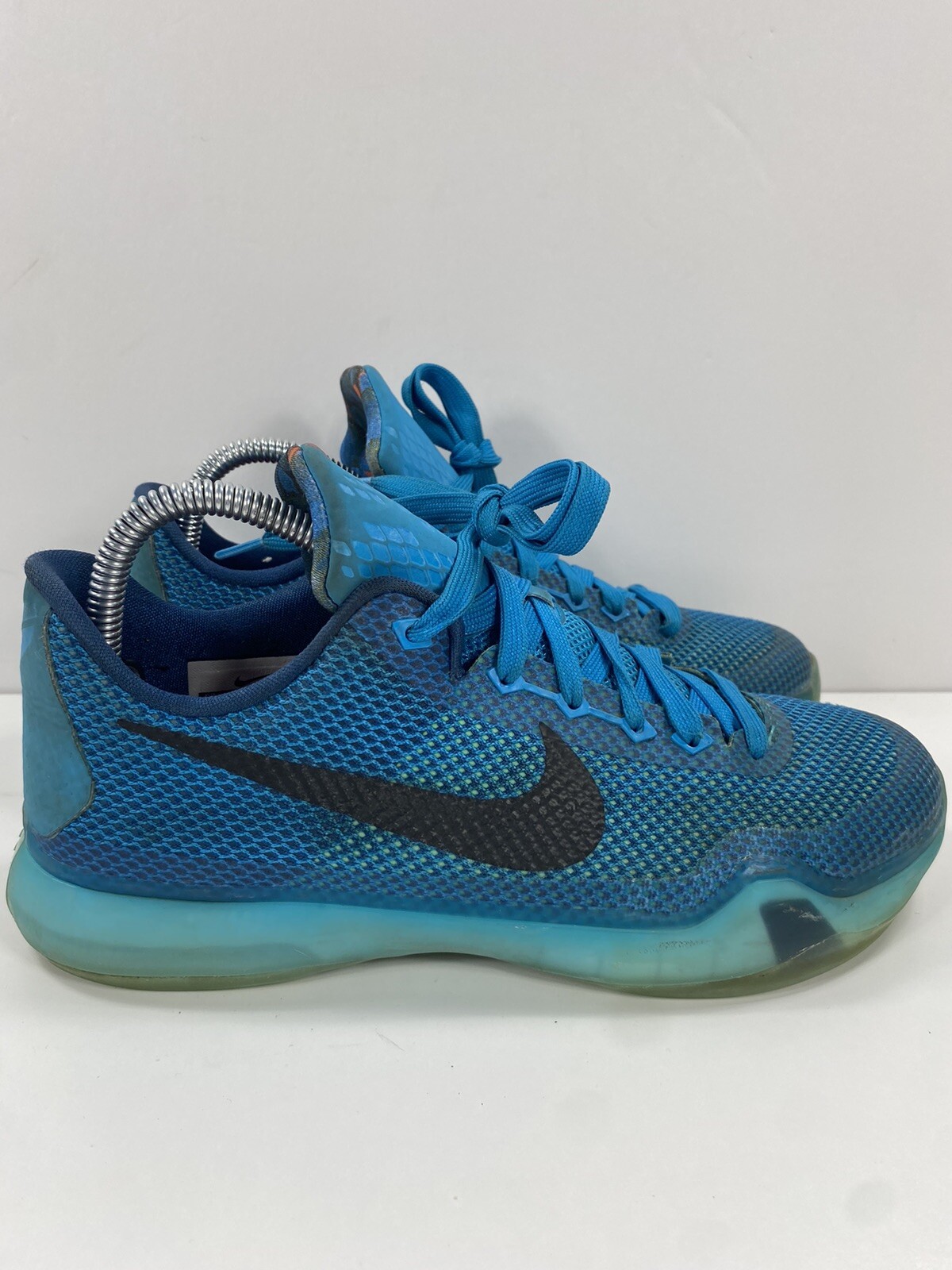 kobe x 5 am flight