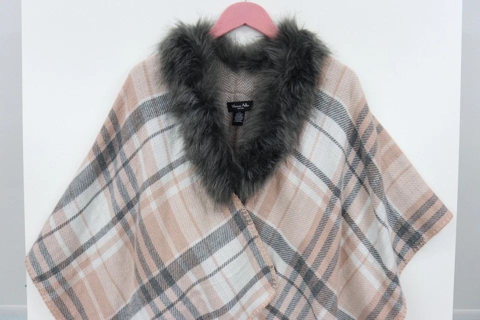 Poncho Suéter Envoltura Marcus Adler Gris y Rosa Cuello Imitación Piel Cuello Manta OS Foto 3 de 4