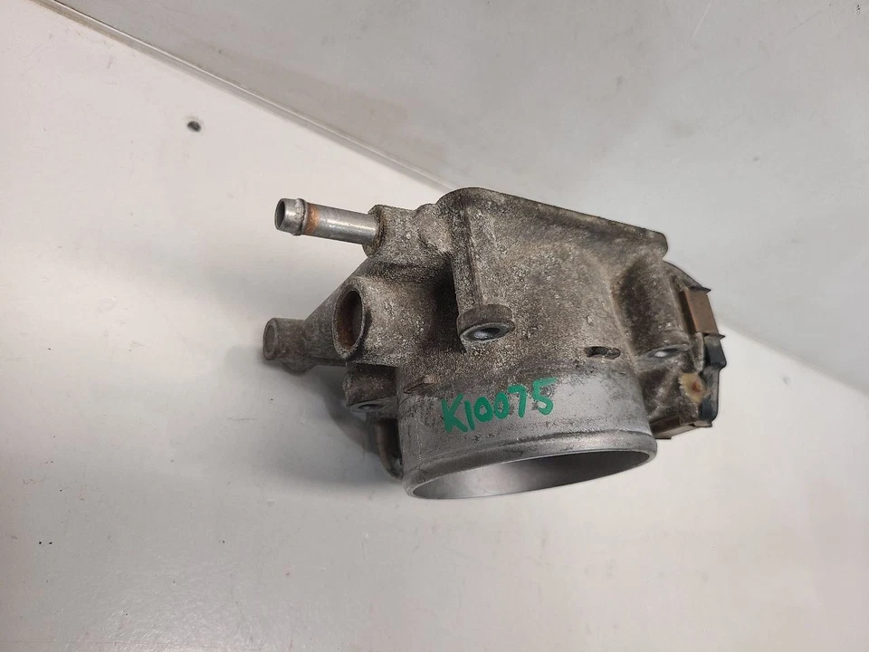 2005 Subaru Legacy (3.0L / AT) Throttle Body  - Image 2 of 4