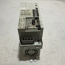 LENZE   ECSEA032C4B  SERVO  DRIVE VARIABLE FREQUENCY CONTROLLER INVERTER  XE25