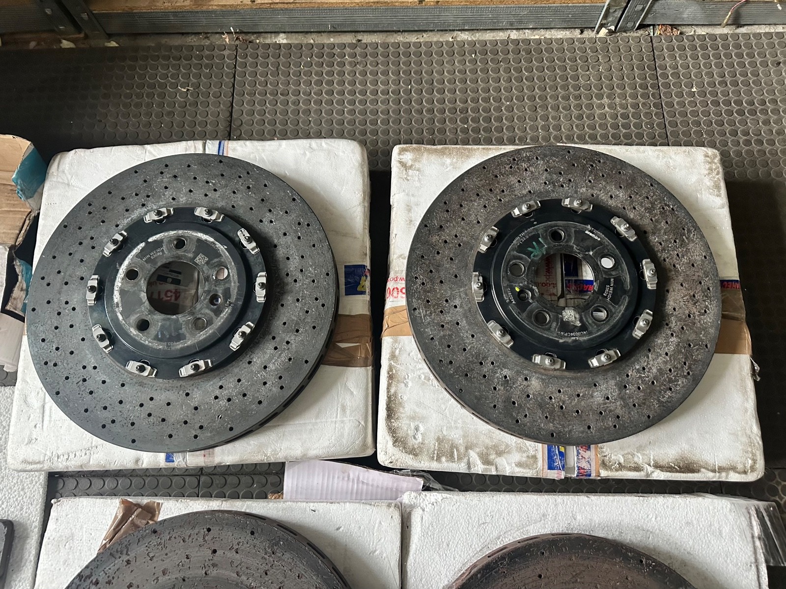 McLaren 720s Carbon Ceramic Brake Discs Set with pads 2018 - 2024 OEM