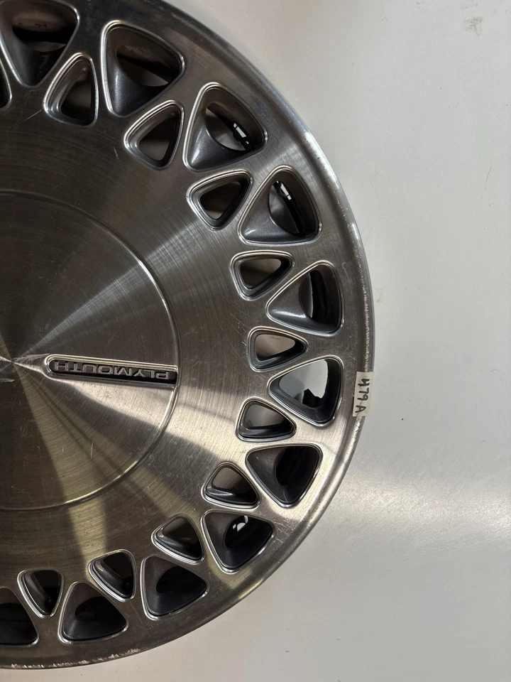 (1) Колпак колеса 15 дюймов для Plymouth Grand Voyager 1991-1993 годов выпуска от оригинального производителя P/N 4684028 - Изображение 2 из 4