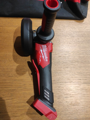 Milwaukee 2888-20 M18 FUEL 18V 4-1/2'' / 5'' Braking Grinder - SCHLEIFER 