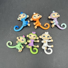 Lot Of 7 Fingerlings Minis Monkey Monkies Cow WowWee Bundle Toys