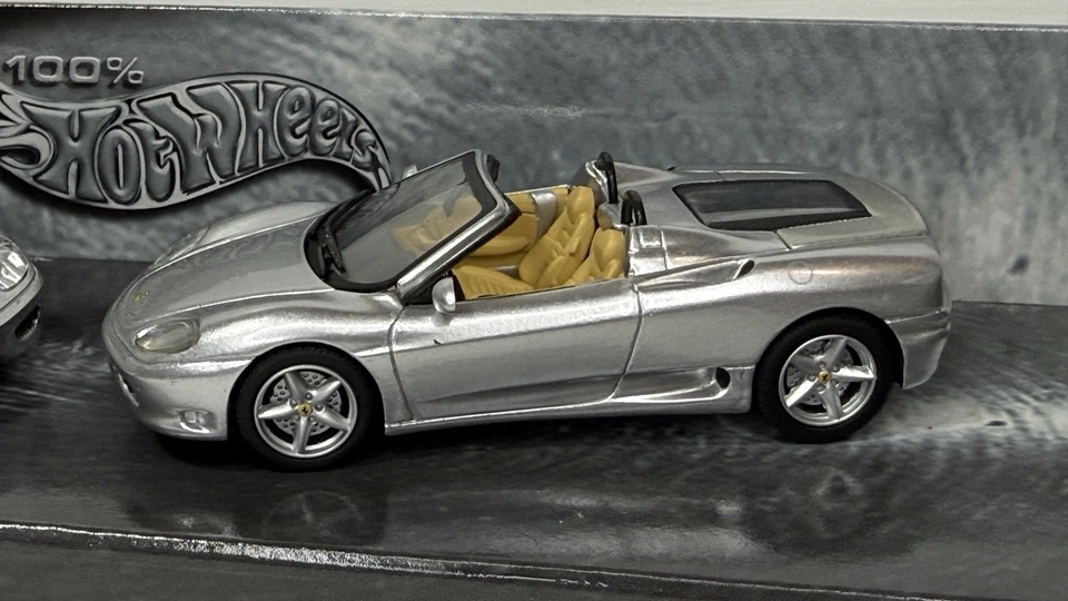 1:43 Hot Wheels FAO Schwarz Ferrari 360 Modena Coupe Spider Set Diecast Car - Image 3 of 4
