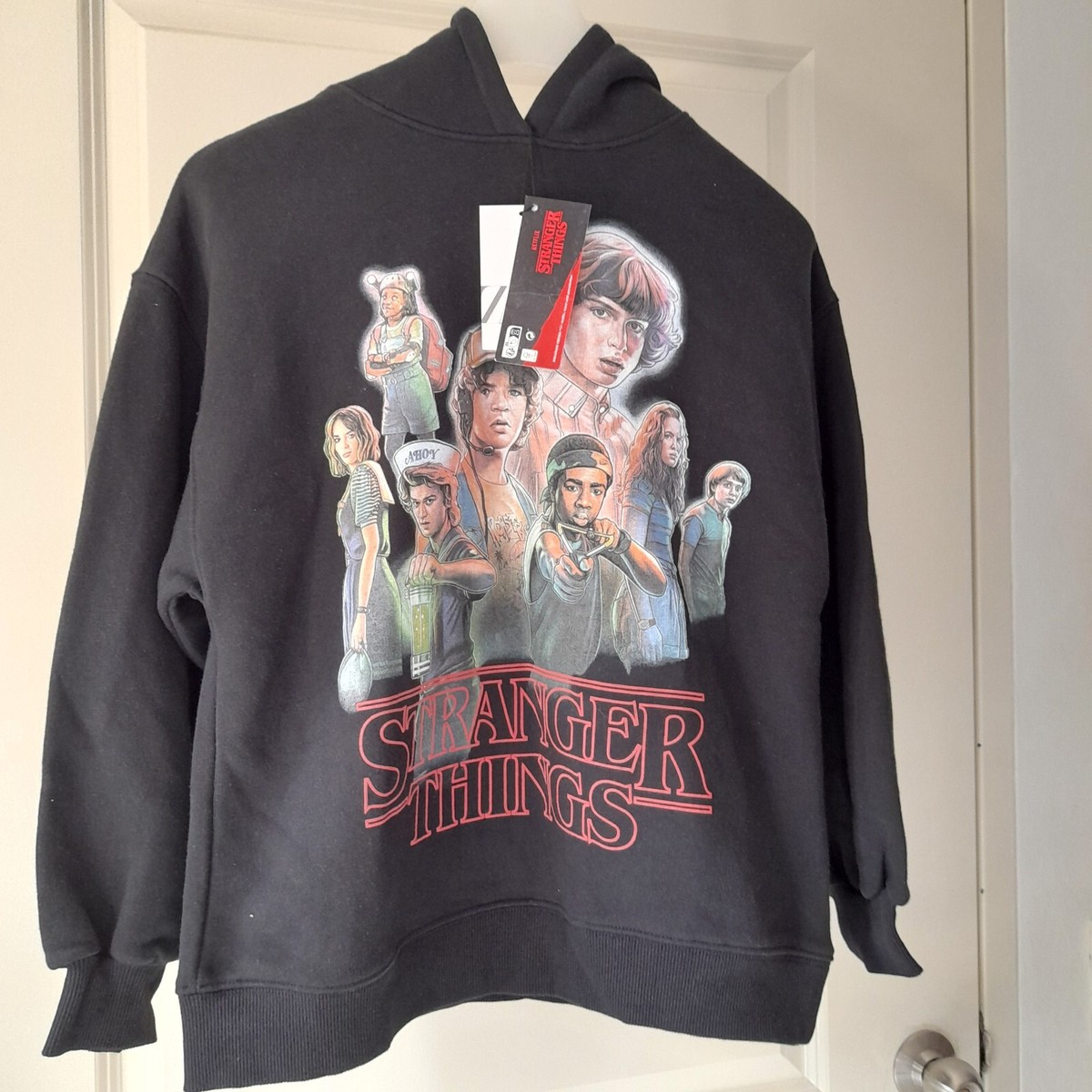 STRANGER THINGS パーカー santa-cruz-hoodie-stranger-